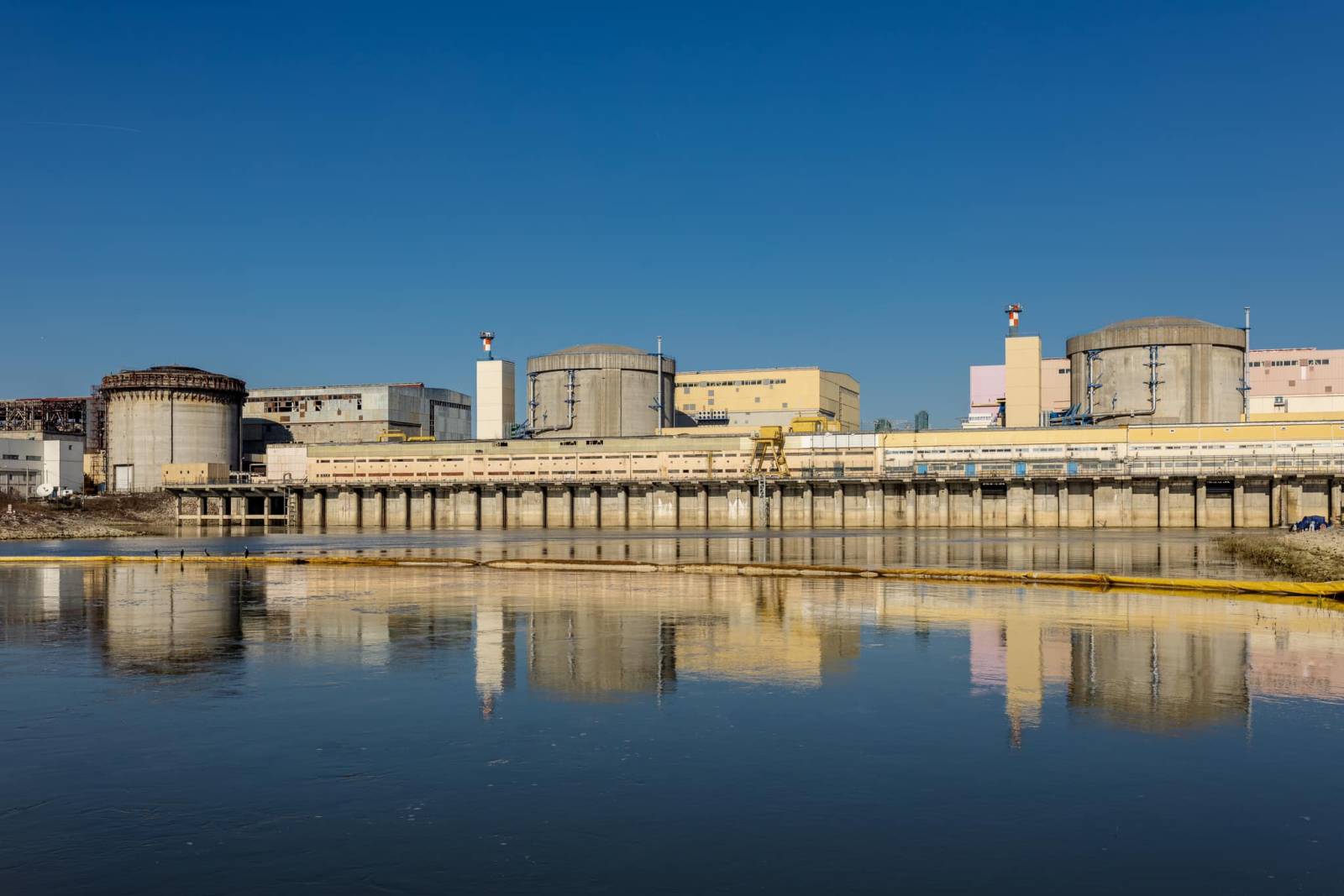 Ambele reactoare de la Cernavodă sunt oprite în siguranţă, fără risc pentru securitatea nucleară. Când ar putea fi repornite