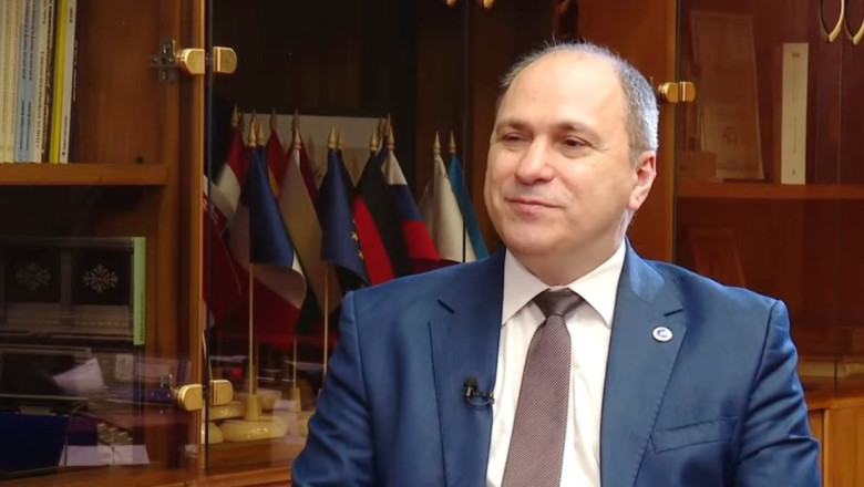 Mihai Dimian vrea să oprească bursele sociale în vacanțe. Peste 840.000 de copii vulnerabili ar putea pierde sprijinul – Aleph News