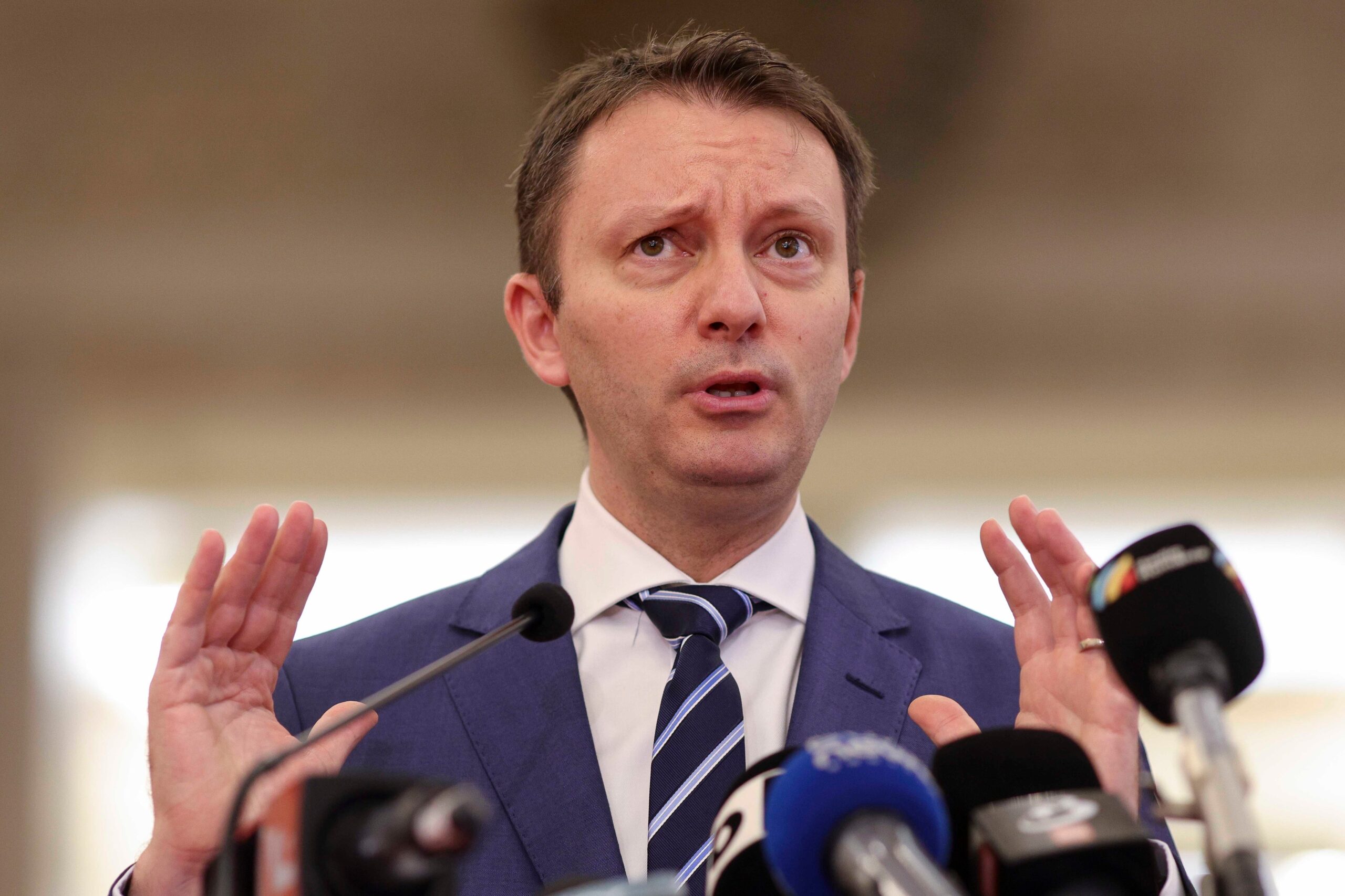 Zi decisivă pentru Siegfried Mureșan. Parlamentul votează astăzi învestirea noului Executiv. „Vom vedea dacă reușim să depășim criza politică”