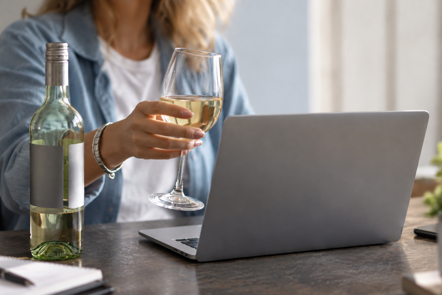 Alcoolul te poate face să cheltuiești mai mult online