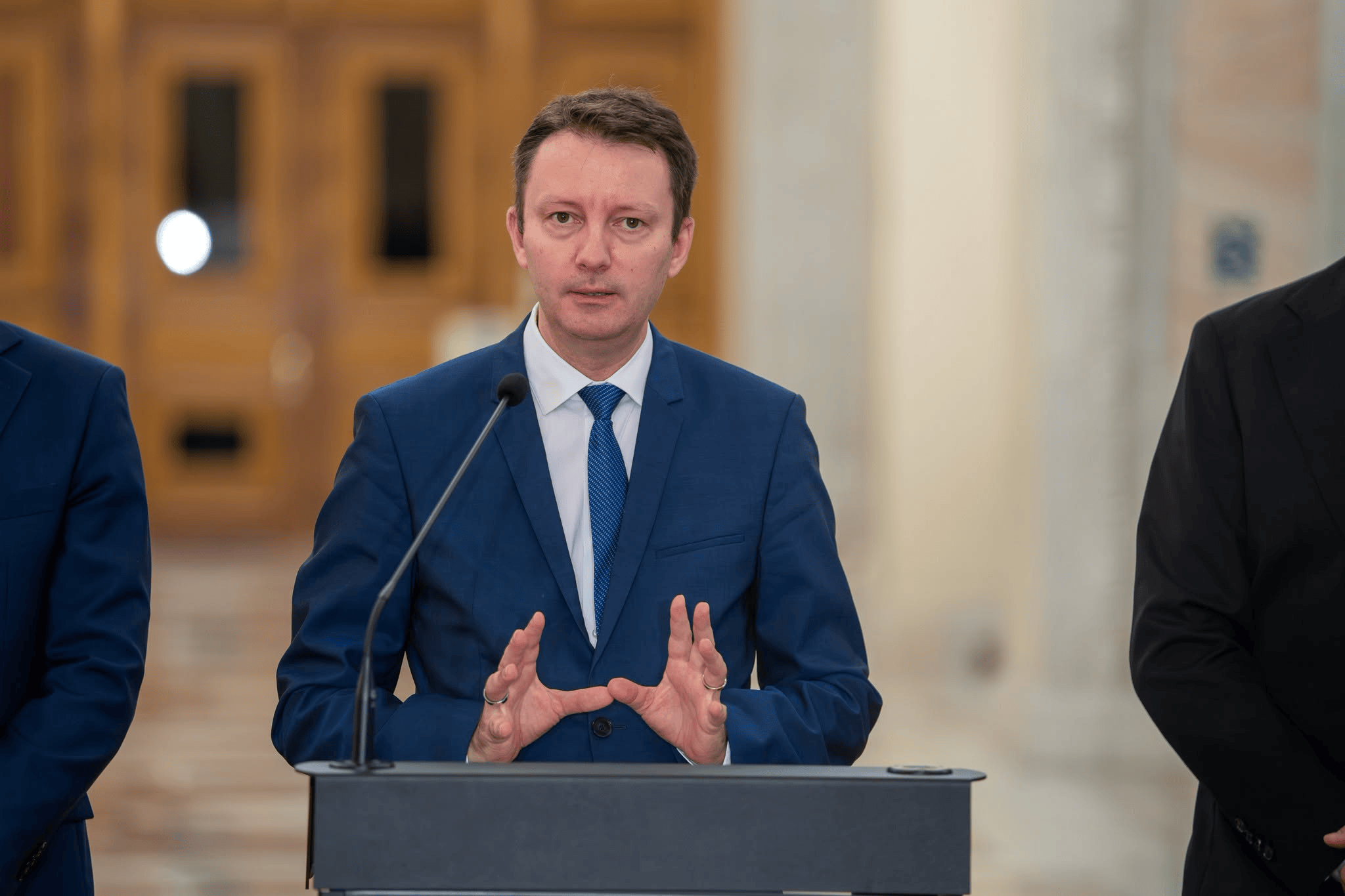 Încep audierile în Parlament pentru Guvernul Mureșan
