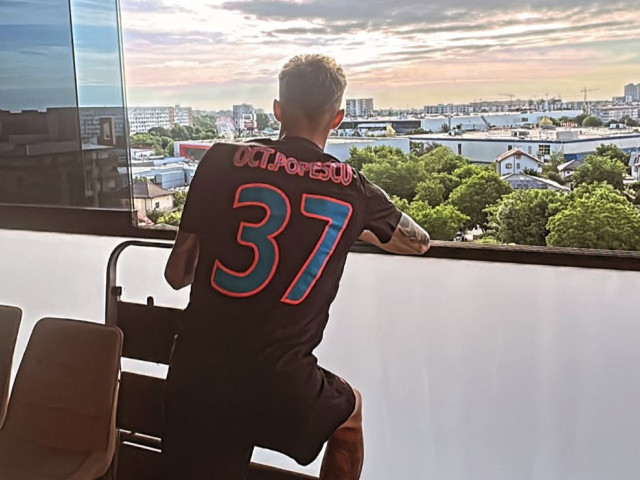 Cu numărul 10 liber, Octavian Popescu și-a ales alt tricou la Levadiakos! Premieră pentru fotbalist
