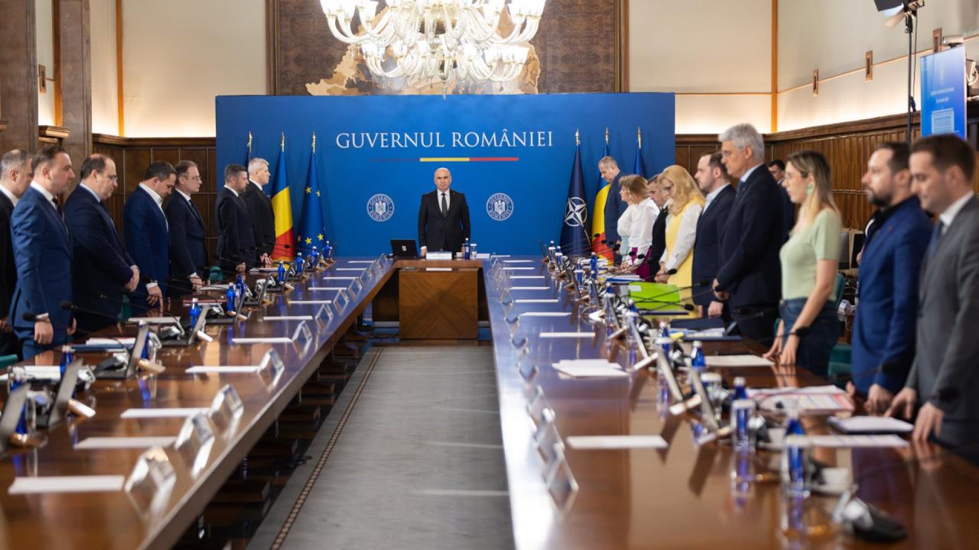 Românii se așteaptă la prețuri mai mari, consum redus și dobânzi în creștere. Pesimismul economic se accentuează