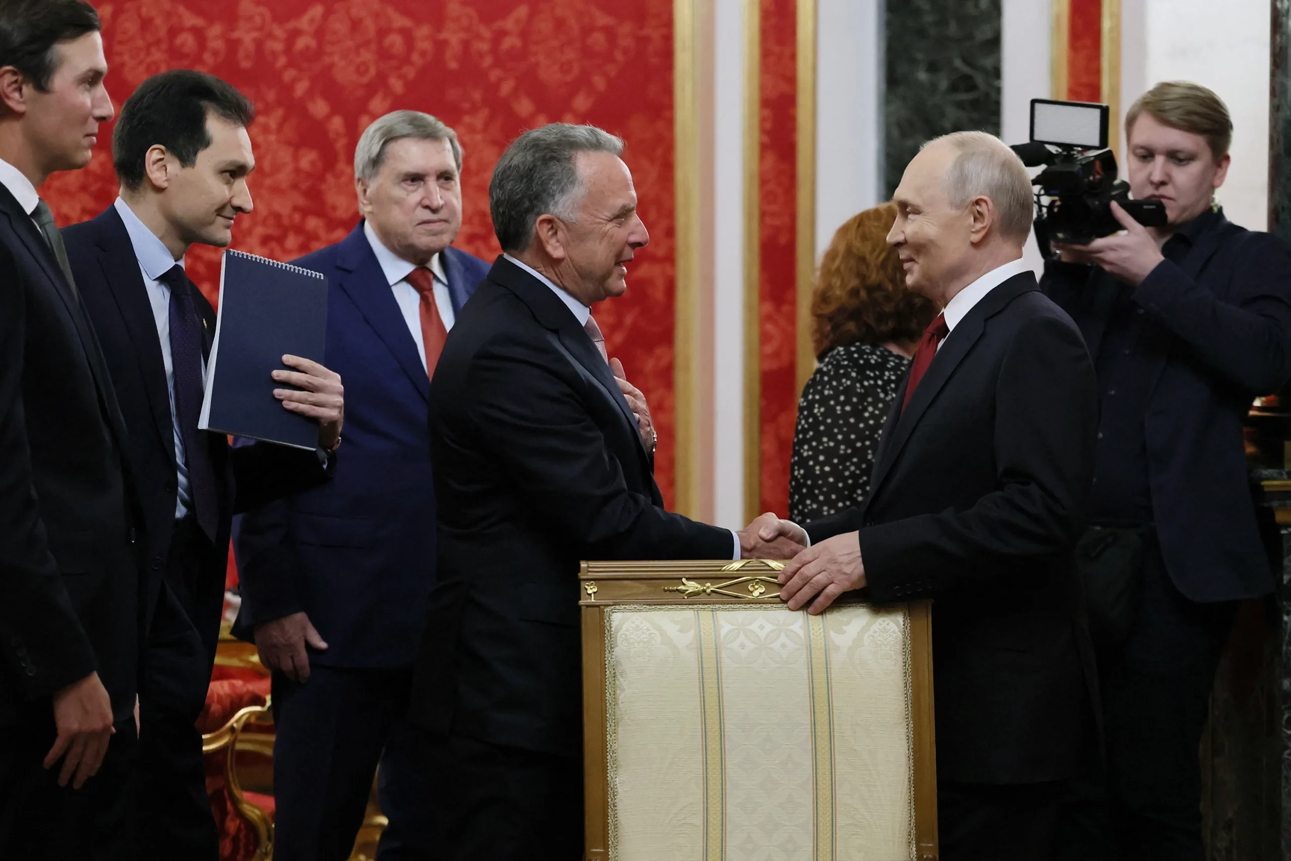 Kremlinul nu exclude reluarea negocierilor de pace trilaterale Rusia-Ucraina-SUA, după vizita emisarilor lui Trump la Moscova – Aleph News
