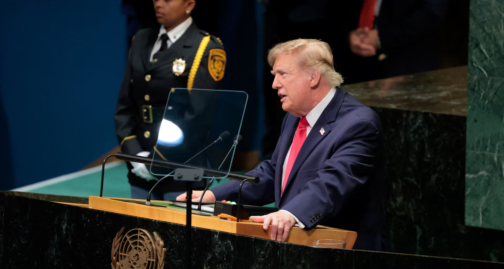 Trump schimbă „AI” în „SI”