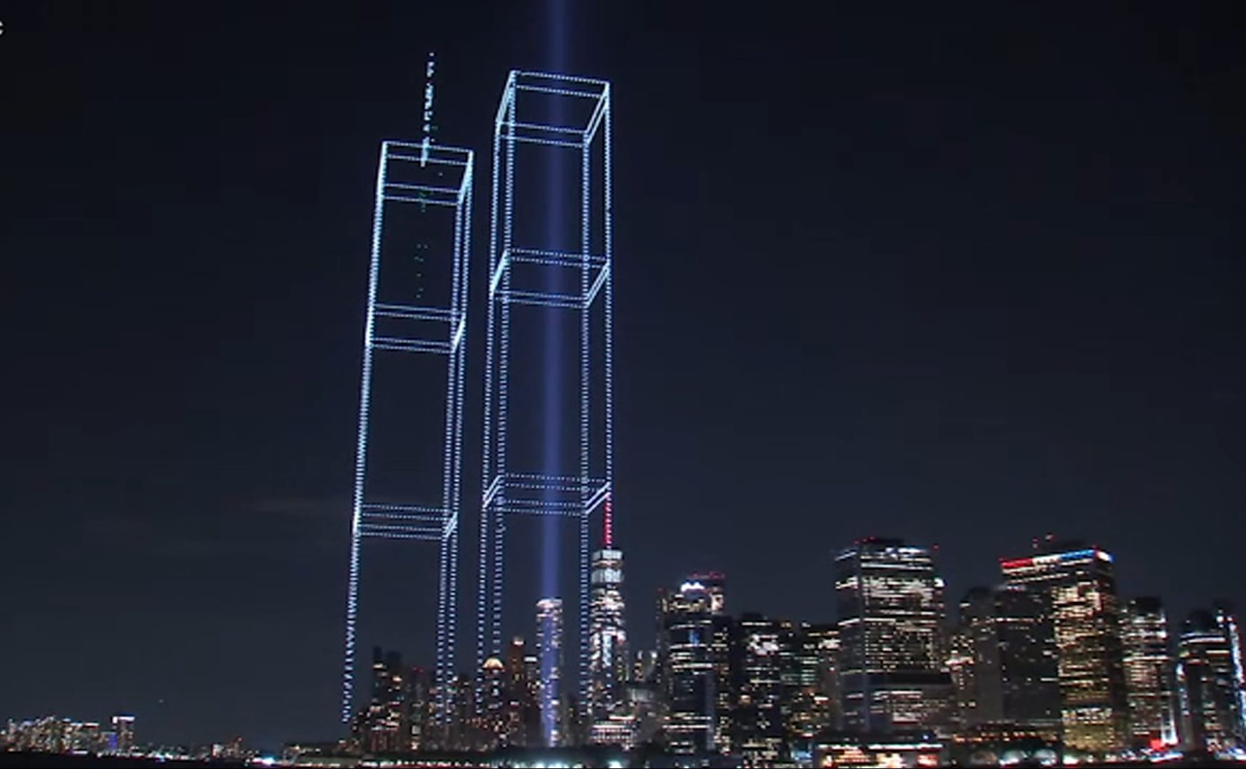 NY a omagiat victimele 9/11 cu un spectacol de drone