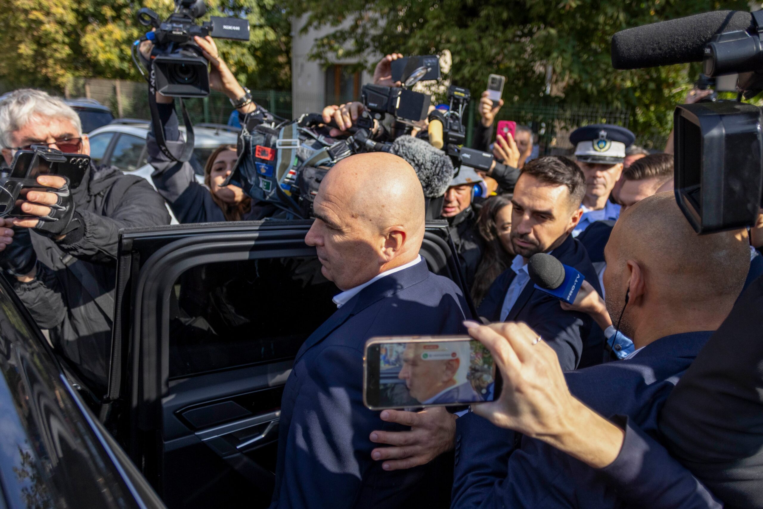 Liberalii fac scut în jurul lui Bolojan, audiat la DNA. Turcan: „Credeți că ne forțați mâna să votăm un guvern de impostori și trădători?”