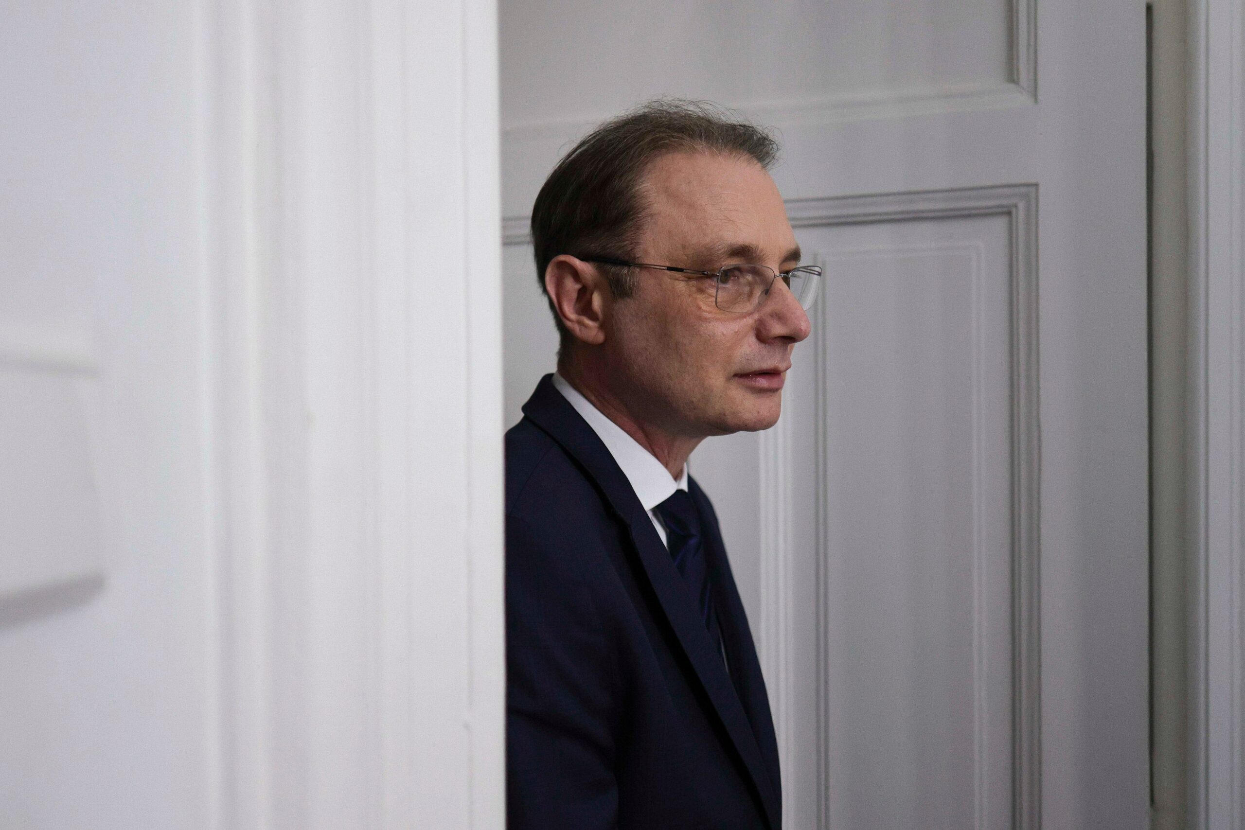 De la Ministerul de Externe la Palatul Victoria. Cine este diplomata care va conduce cabinetul premierului