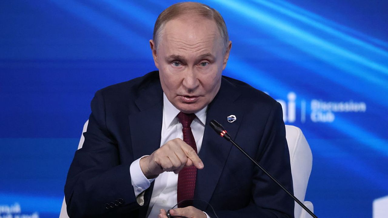 Putin intenționează să folosească discuţiile de pace privind Ucraina pentru a determina NATO să revină la postura sa militară din 1997