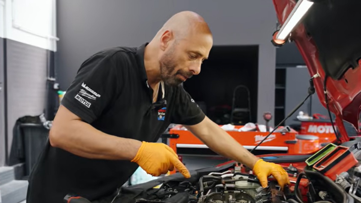 Honda 1.5 Turbo, verificată după 141.000 km. Mecanicul român a reglat tacheții „ca pe vremuri”