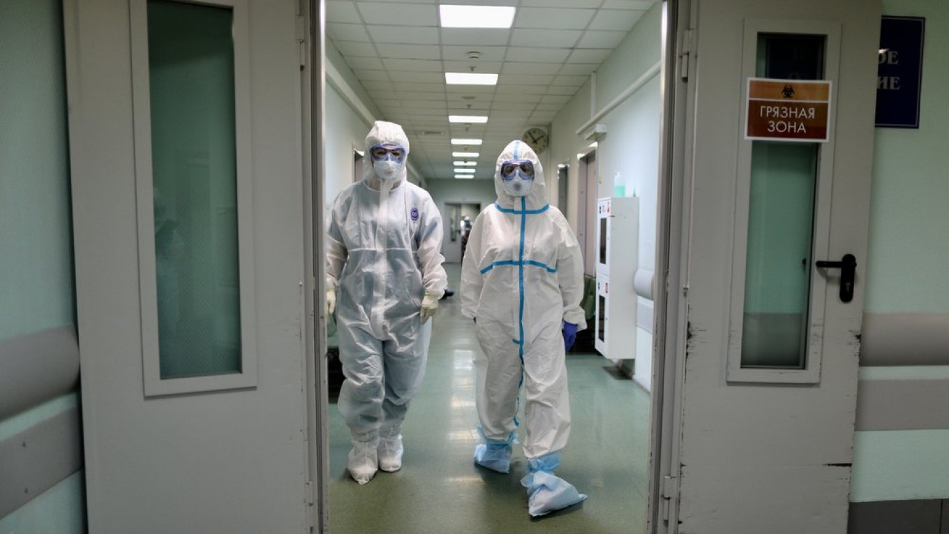 O cercetătoare a murit, 200 de oameni sunt supraveghere medicală