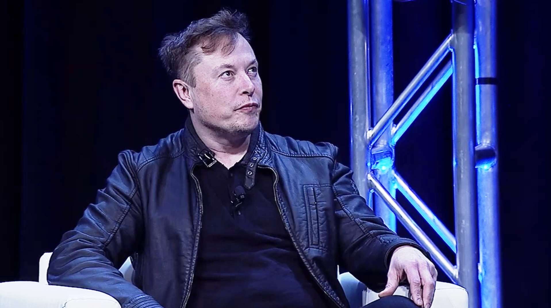Elon Musk intră pe piața telecomunicațiilor