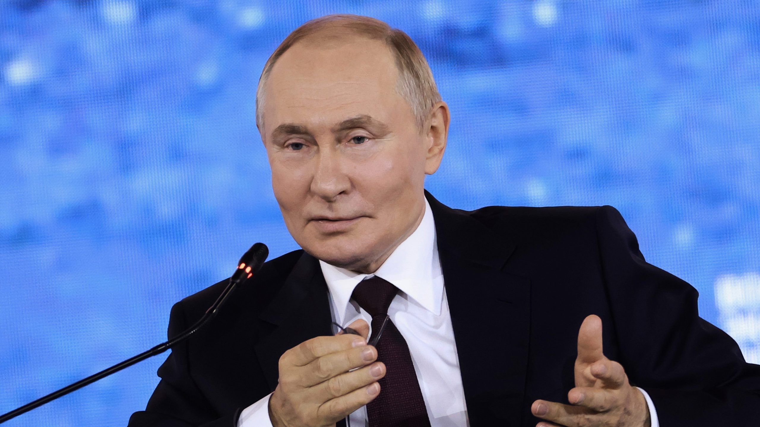 UE caută un negociator care să discute cu Putin