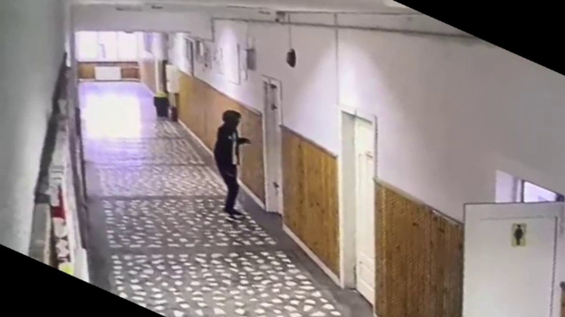 Incident șocant într-o școală gimnazială din Bistrița: Un elev a atacat cu un cuțit o profesoară și un coleg. Cristina Sevrani, psiholog: „E nevoie de prevenție, de consilieri”